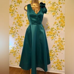 STYLEWE green Satin Midi Dress with Shoulder Flower size M